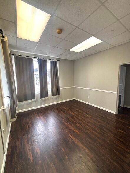 More Photos Of 1214 N Main St, Anderson Office For Lease
