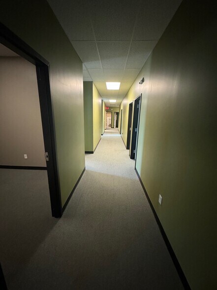 More Photos Of 15415 Pinehurst Dr, Basehor Office For Lease