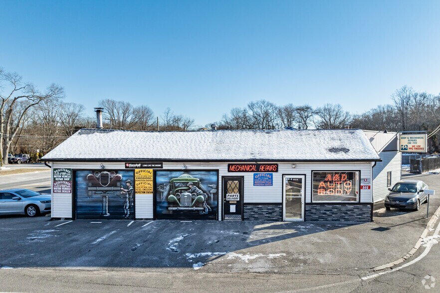 More Photos Of 2448 Montauk Hwy, Brookhaven Auto Repair For Sale