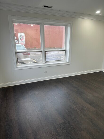 More Photos Of 419 W Washington Ave, Lake Bluff Flex For Lease