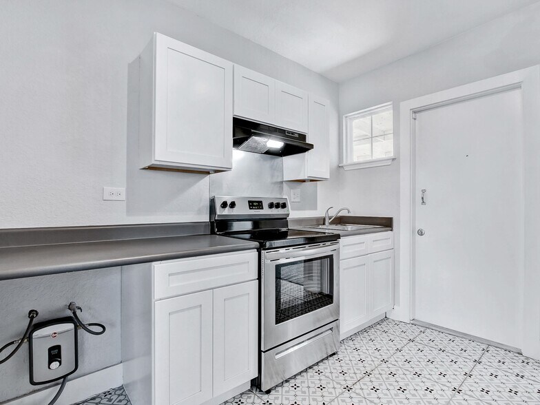 More Photos Of 1020 W French Plz, San Antonio Apartments For Sale
