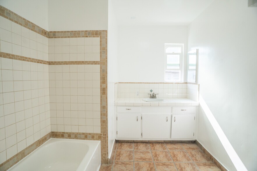 More Photos Of 1415 Cedar Ave, Long Beach Apartments For Sale