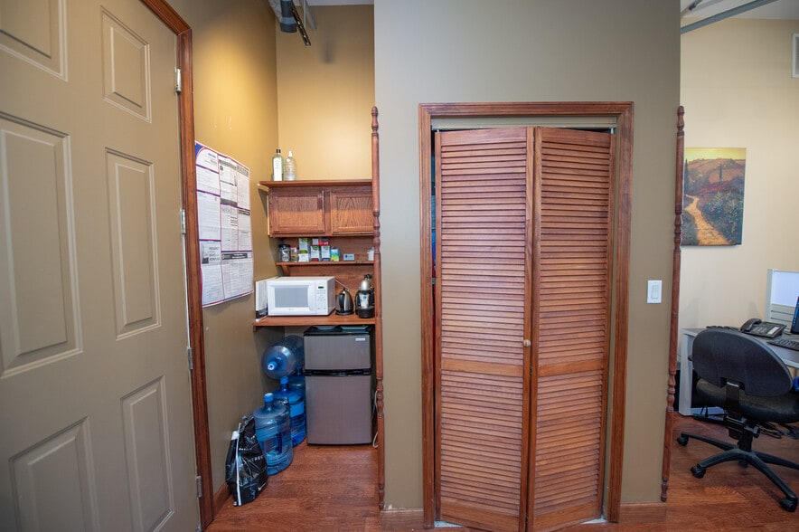 More Photos Of 824 W Superior St, Chicago Office Residential For Sale