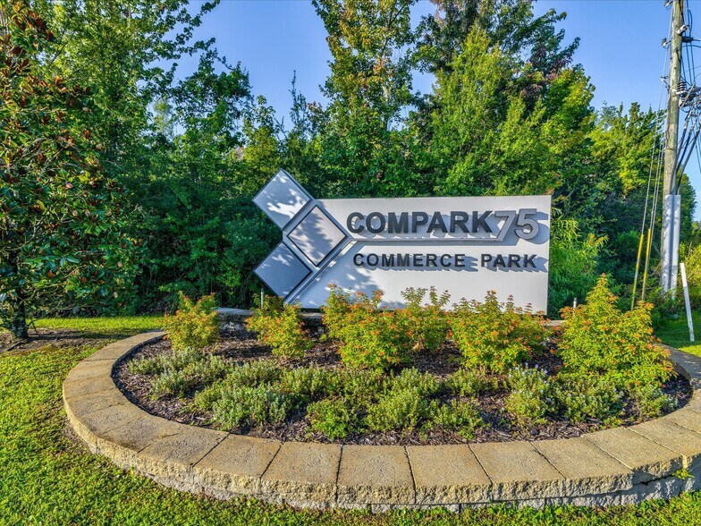 More Photos Of 4450 Pet Ln, Lutz Distribution For Lease