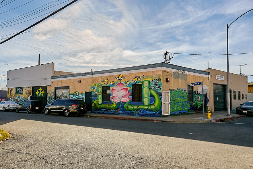 Primary Photo Of 3414 14th St, Los Angeles Service For Lease