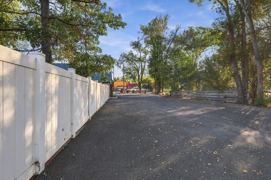 More Photos Of 1671 US Highway 395 N, Minden Office For Sale