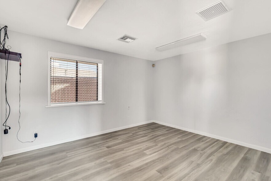 More Photos Of 517 S Lebaron St, Mesa Warehouse For Lease