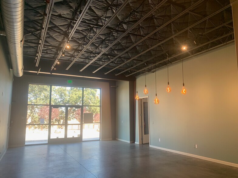 More Photos Of 3310 Ramada Dr, Paso Robles Flex For Lease