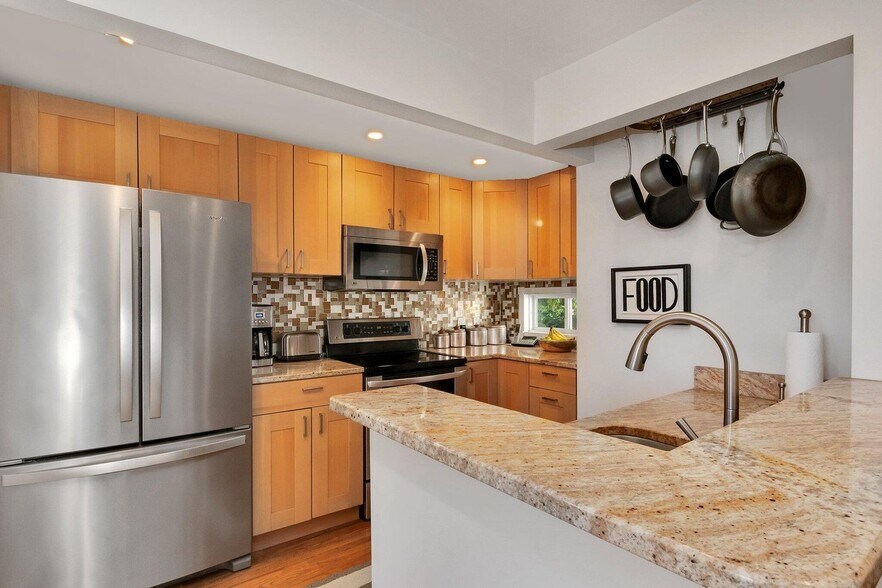 More Photos Of 139 A Bradford St, Provincetown Storefront Retail Residential For Sale