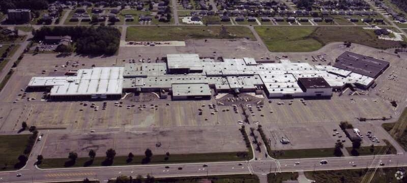 More Photos Of 6929 Williams Rd, Niagara Falls Freestanding For Lease