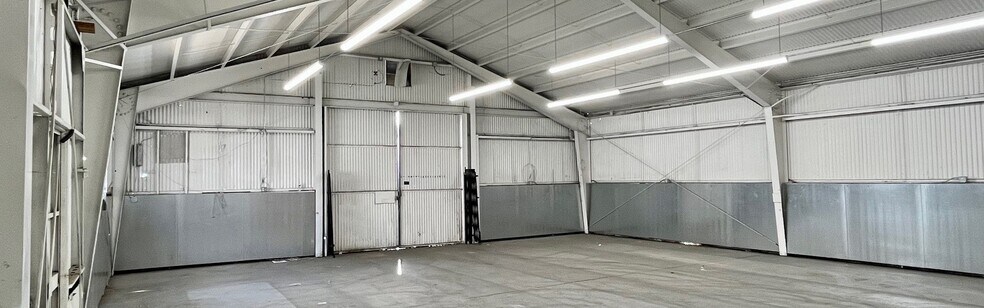 More Photos Of 3640 Chicago Ave, Riverside Light Distribution For Lease