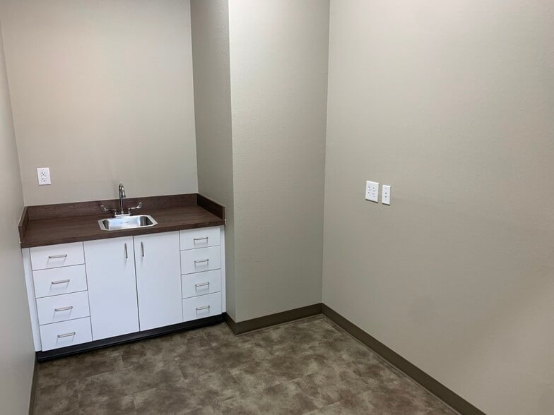 More Photos Of 2960 W Horizon Ridge Pky, Henderson Medical For Sale