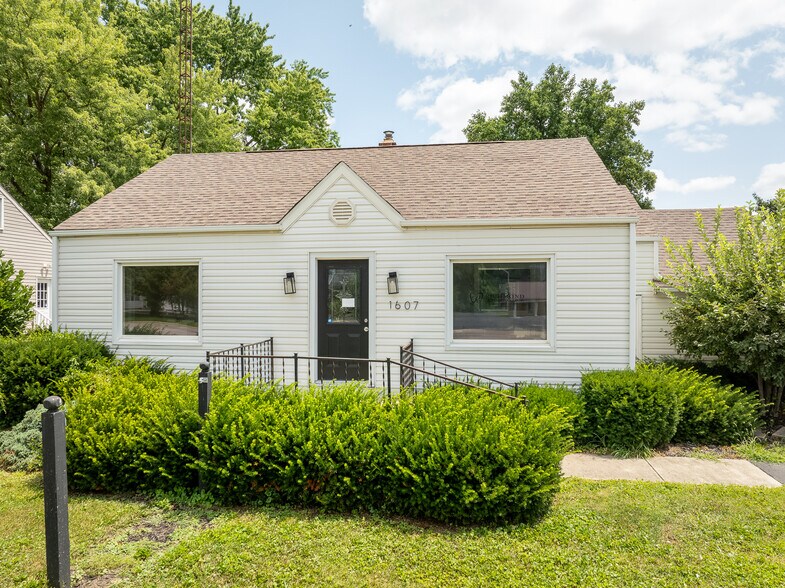 Primary Photo Of 1607 Chester Blvd, Richmond Office For Sale