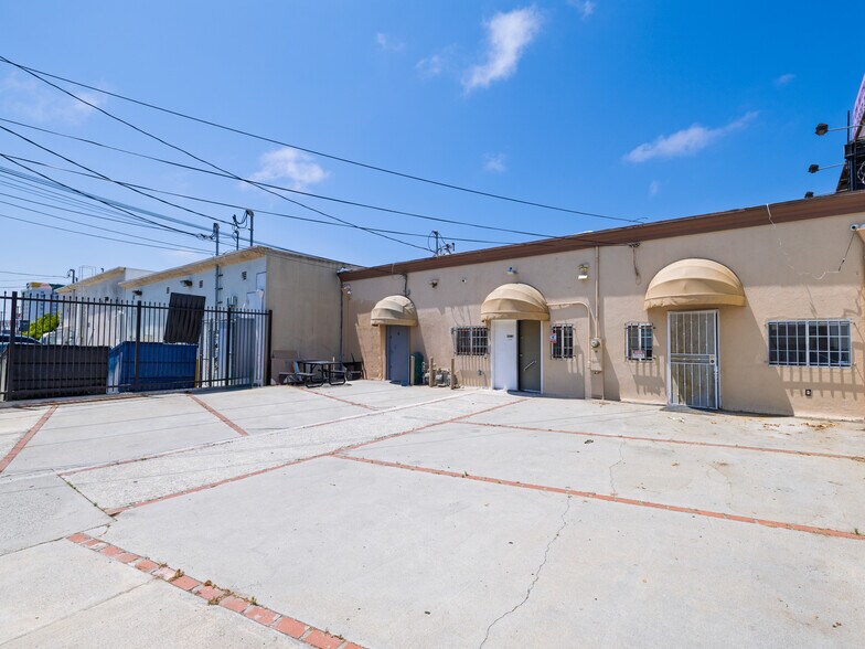 More Photos Of 8328-8332 Lincoln Blvd, Los Angeles Storefront For Sale