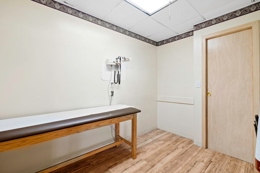 More Photos Of 3715 Main St, Bridgeport Medical For Sale
