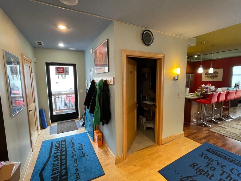 More Photos Of 4030-4032 Shoreline Dr, Spring Park Storefront Retail Office For Lease