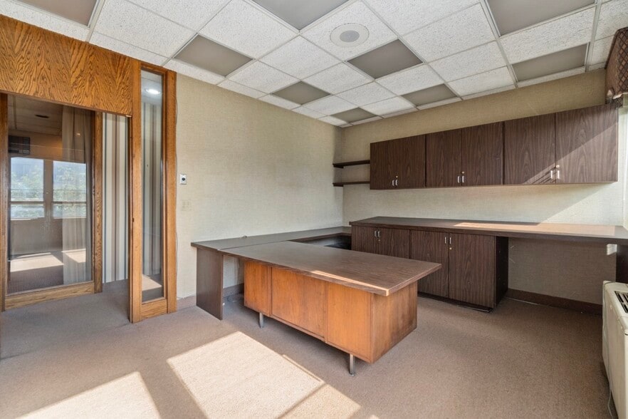 More Photos Of 609 Farmington Ave, Hartford Medical For Lease