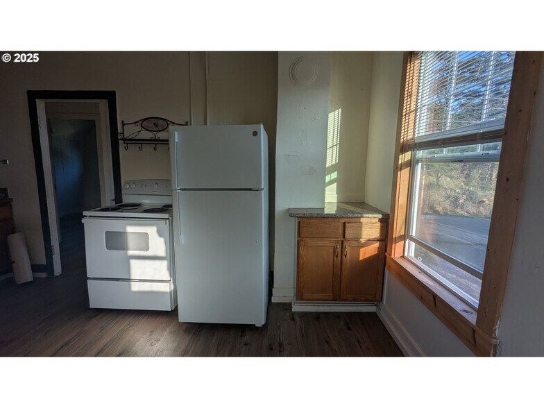 More Photos Of 935 Jackson St, Port Orford Apartments For Sale