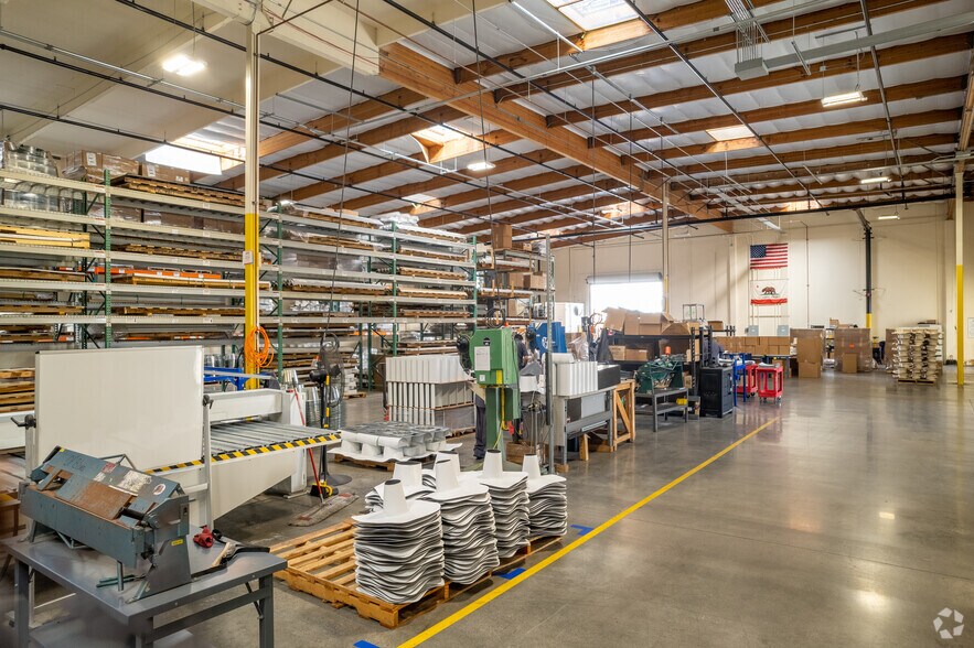 More Photos Of 4553-4557 Firestone Blvd, South Gate Warehouse For Lease