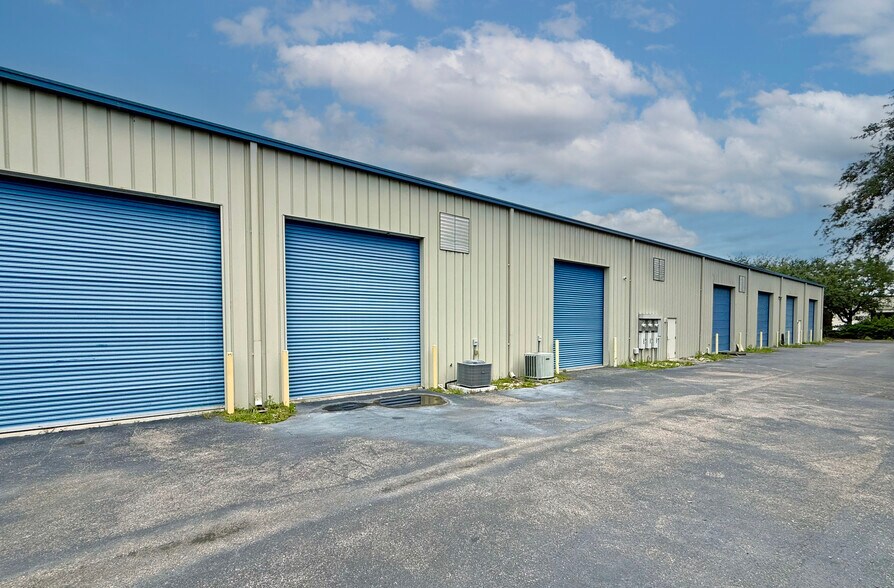 More Photos Of 402 Chairman Ct, DeBary Warehouse For Lease
