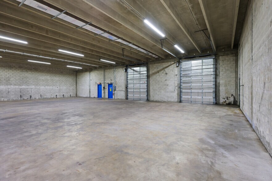 More Photos Of 2605 Kelly Ln, Lake Worth Light Distribution For Lease