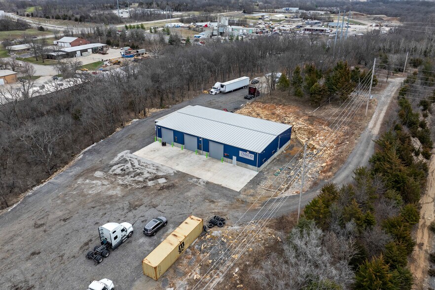 More Photos Of 814 SE Sunnyside School Rd, Blue Springs Warehouse For Sale