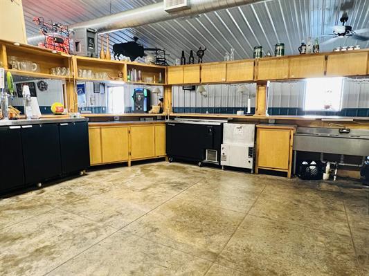 More Photos Of 131 S Thorp St, Marion Sports And Entertainment For Sale