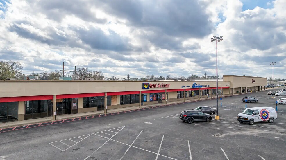 More Photos Of 1900-2020 Louisville Ave, Monroe General Retail For Lease