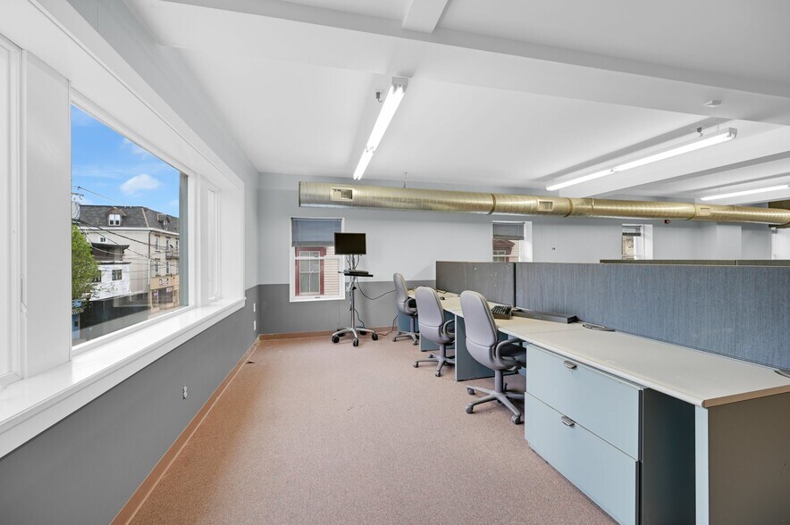 More Photos Of 170-172 Spring St, Newton Office For Sale