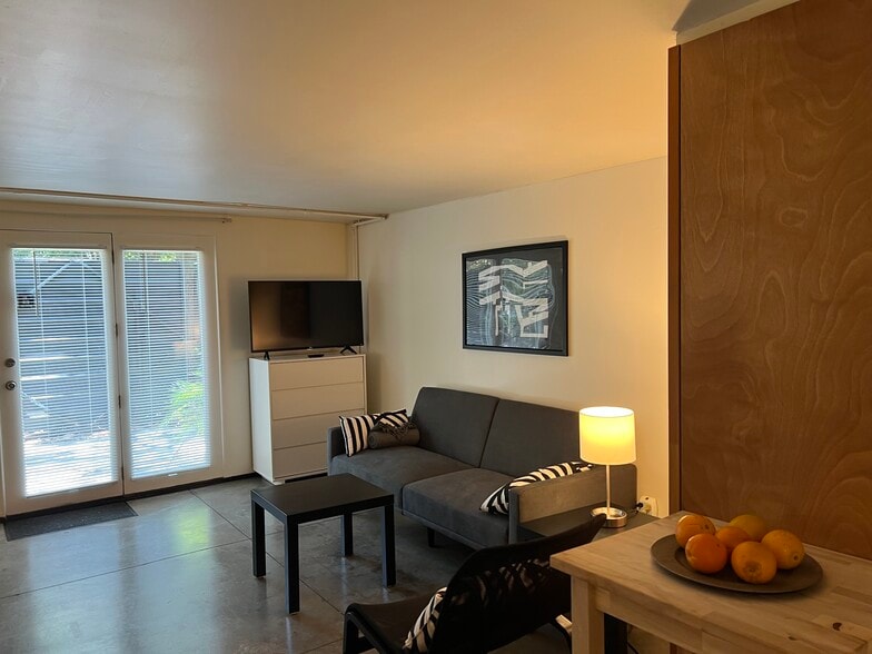 More Photos Of 221 E 56th St, Savannah Apartments For Sale