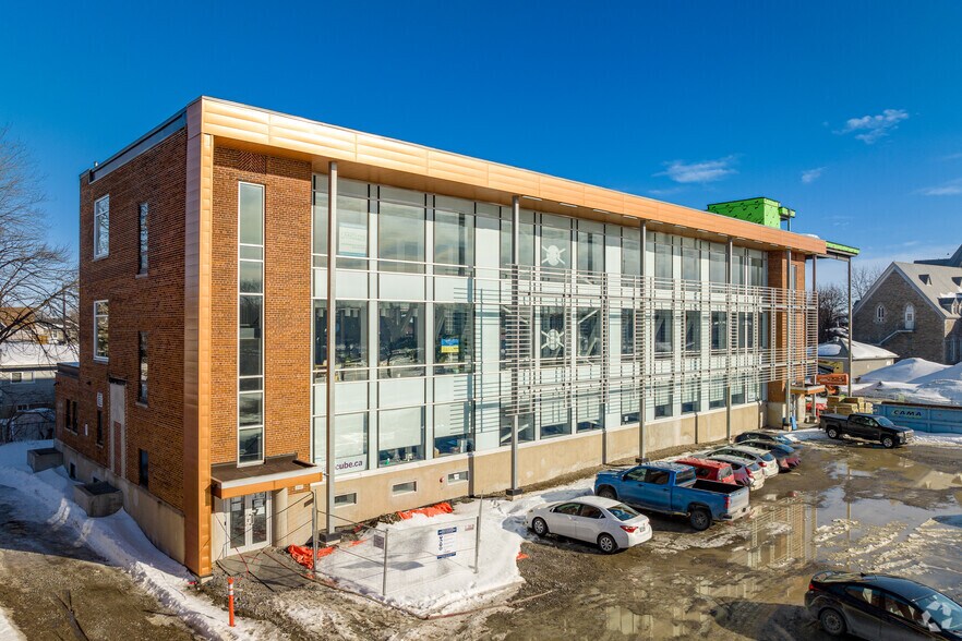 More Photos Of 15 Boul Gréber, Gatineau Office For Sale