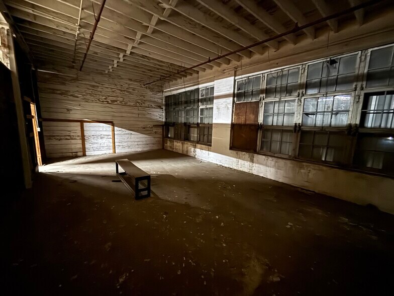 More Photos Of 501 N Main Ave, Springfield Warehouse For Lease