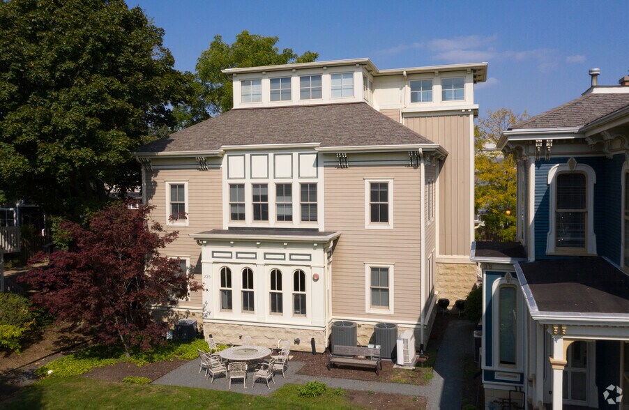 More Photos Of 225 W Jefferson Ave, Naperville Loft Creative Space For Lease