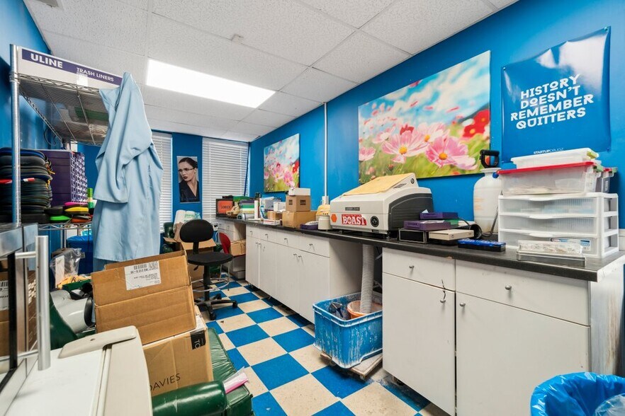 More Photos Of 519-521 N Charles St, Baltimore Office For Sale