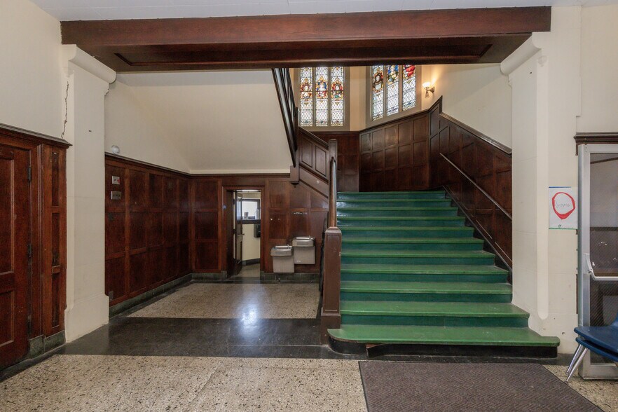 More Photos Of 200 S Oak Park Ave, Oak Park Schools For Sale