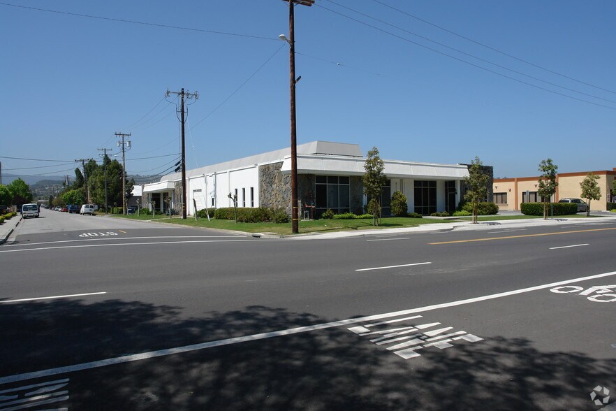 More Photos Of 888-894 Industrial Rd, San Carlos Flex For Lease