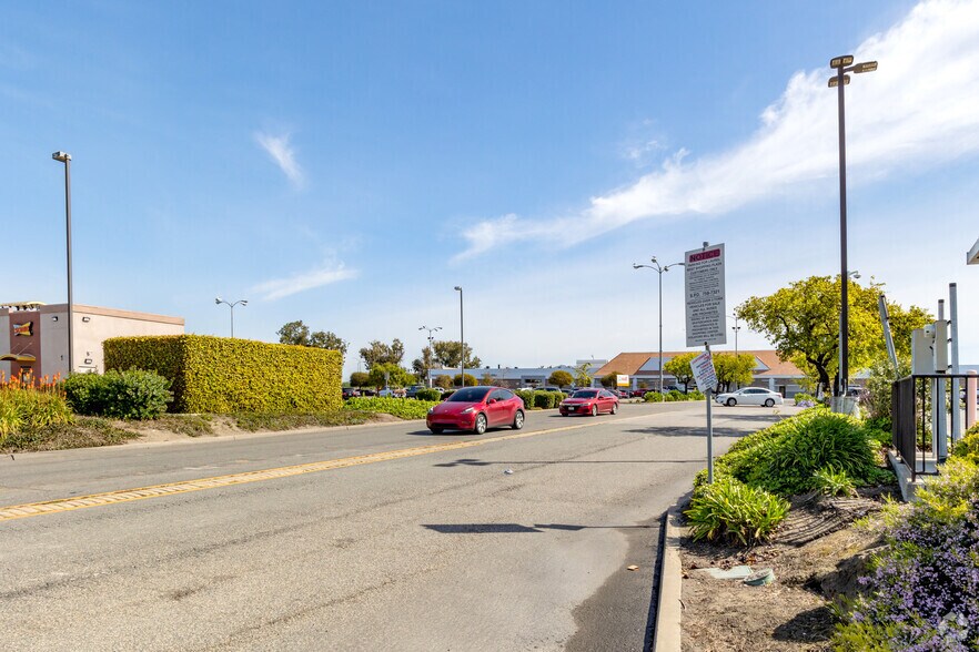 More Photos Of 1000-1050 N Davis Rd, Salinas General Retail For Sale