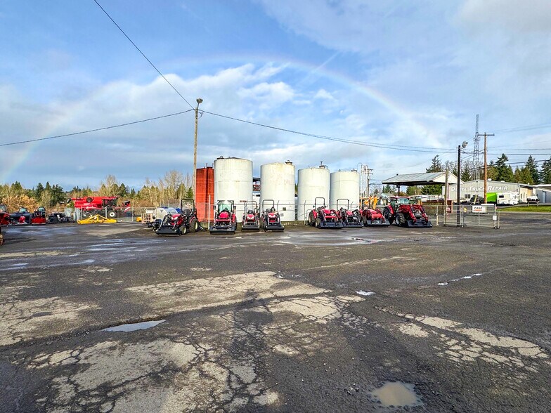 More Photos Of 185 W Main St, Hillsboro Service For Lease