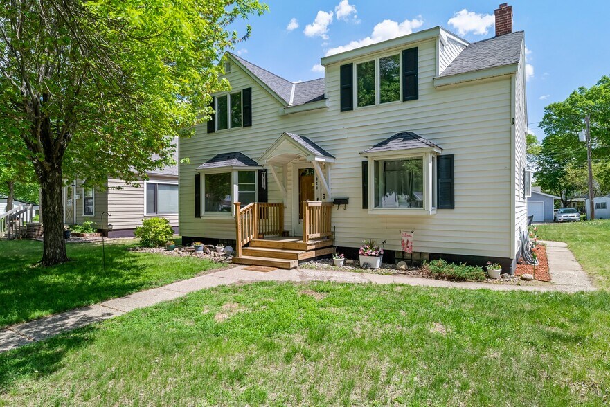 More Photos Of 820 N 6th St, Montevideo Apartments For Sale