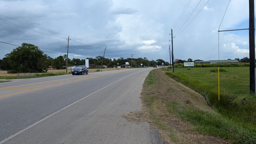 More Photos Of 1119 E Milam St, Wharton Freestanding For Sale