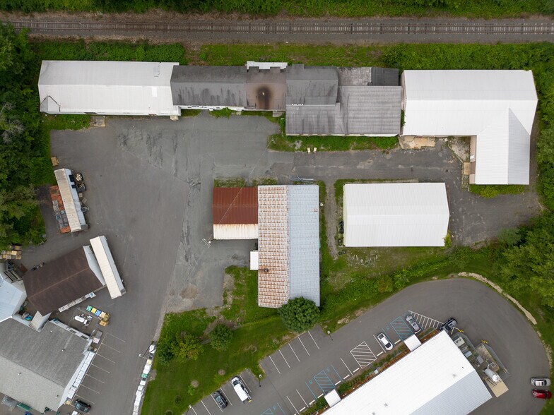 More Photos Of 20 Maple Ave, Great Barrington Warehouse For Sale