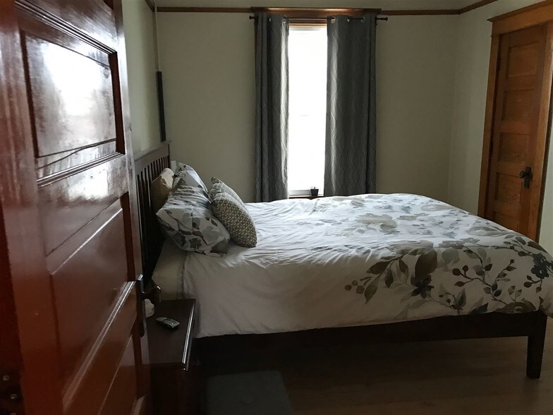 More Photos Of 42 Central St, Newport Flex For Lease