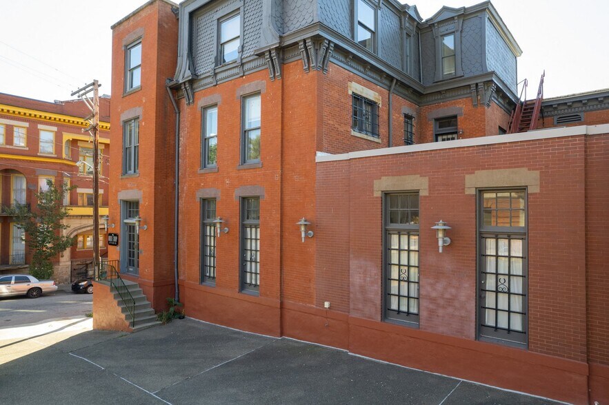 More Photos Of 1940 5th Ave, Pittsburgh Office For Sale