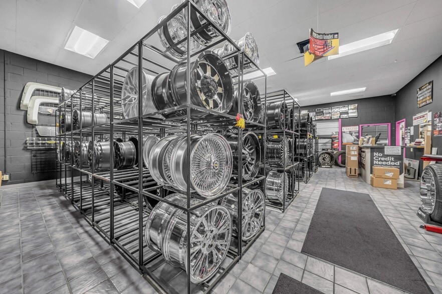 More Photos Of 5390 Fox Plaza Dr, Memphis Auto Repair For Sale