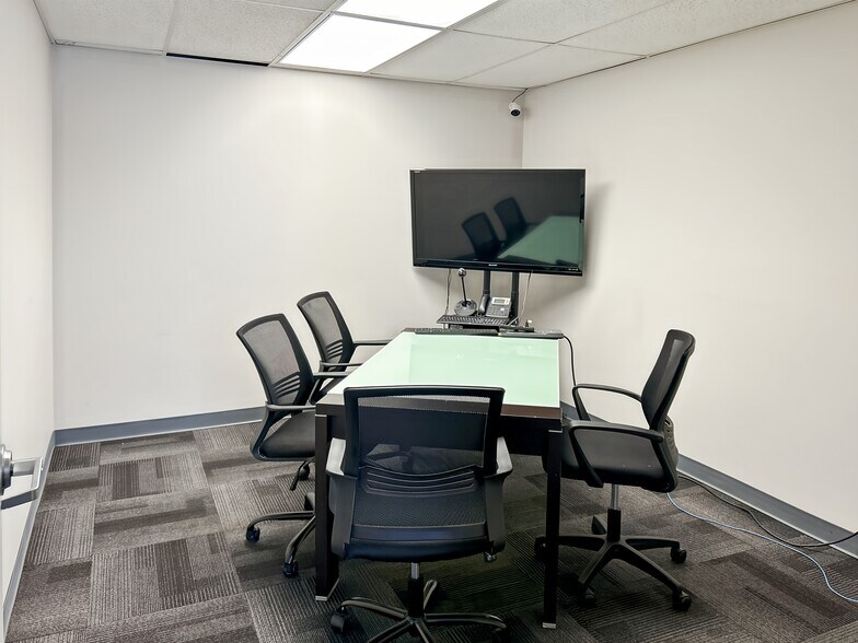 More Photos Of 2709-2715 Pontiac Lake Rd, Waterford Coworking Space