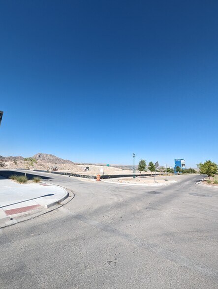 More Photos Of 400-420 Vin Rambla, El Paso Land For Sale