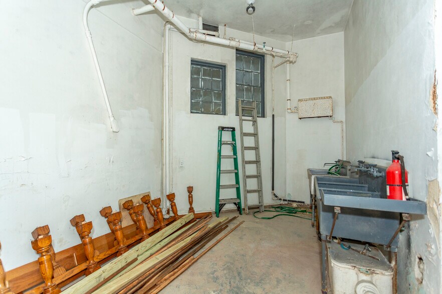 More Photos Of 2001 Avenue Z, Birmingham Religious Facility For Sale