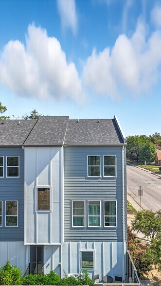 More Photos Of 5647 Live Oak, Dallas Apartments For Sale