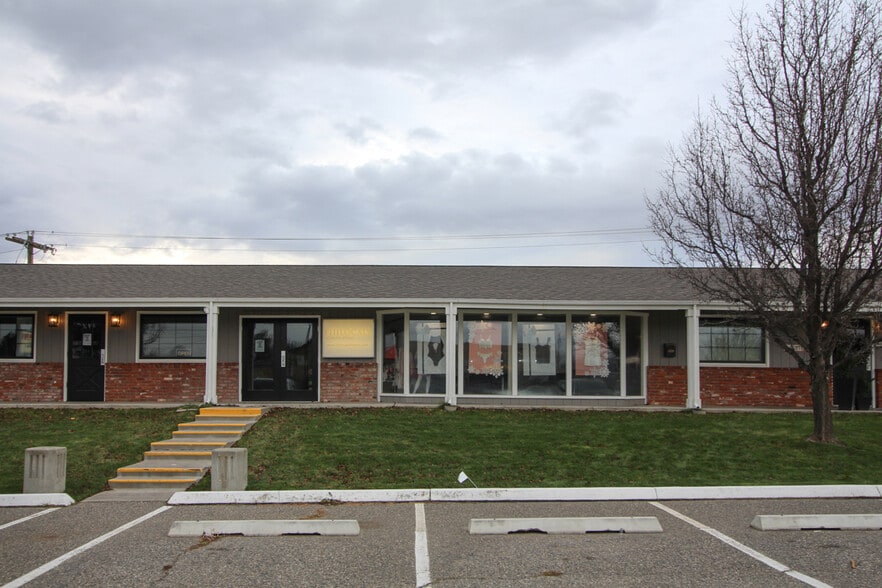 More Photos Of 2417 W Kennewick Ave, Kennewick Restaurant For Lease