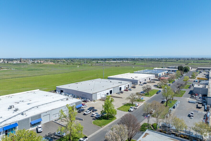 More Photos Of 8581 23rd Ave, Sacramento Warehouse For Sale